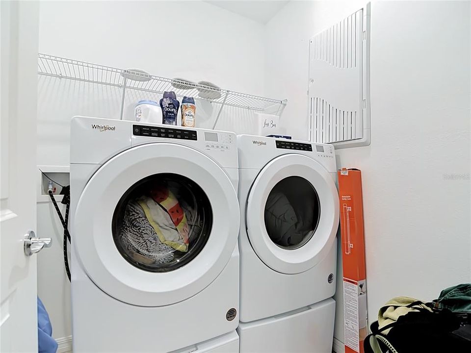 For Sale: $349,000 (3 beds, 2 baths, 1662 Square Feet)