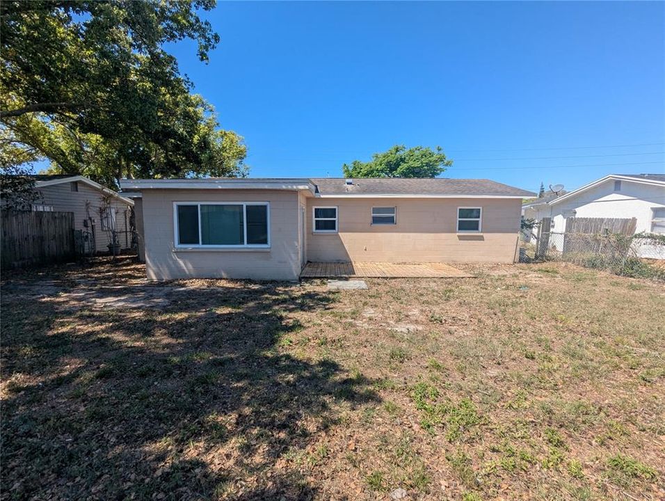 For Rent: $1,350 (3 beds, 1 baths, 980 Square Feet)