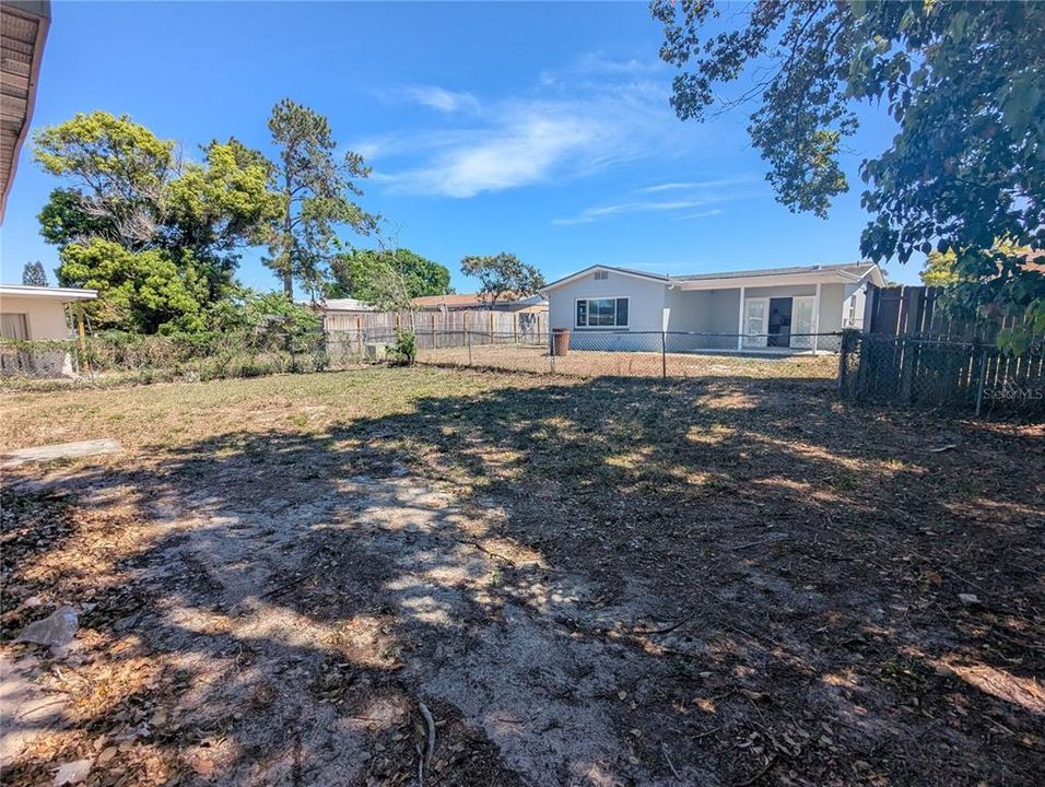 For Rent: $1,350 (3 beds, 1 baths, 980 Square Feet)