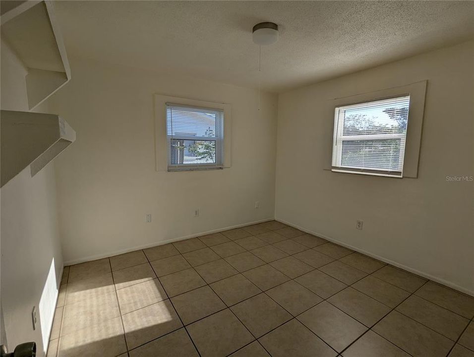 For Rent: $1,350 (3 beds, 1 baths, 980 Square Feet)