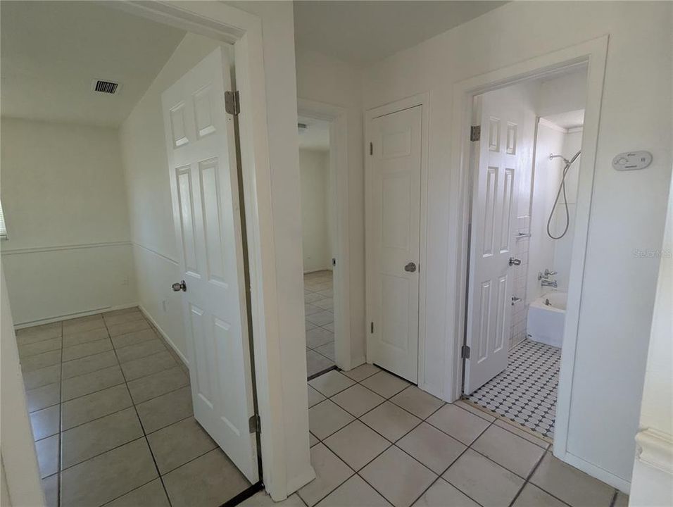 For Rent: $1,350 (3 beds, 1 baths, 980 Square Feet)