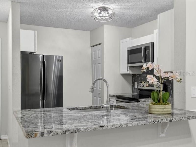 На продажу: $237,500 (2 спален, 2 ванн, 975 Квадратных фут)