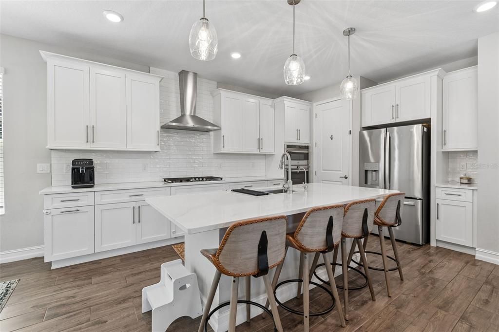Active With Contract: $799,999 (5 beds, 3 baths, 3176 Square Feet)