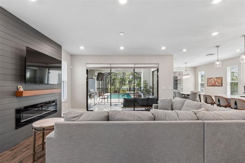Active With Contract: $799,999 (5 beds, 3 baths, 3176 Square Feet)