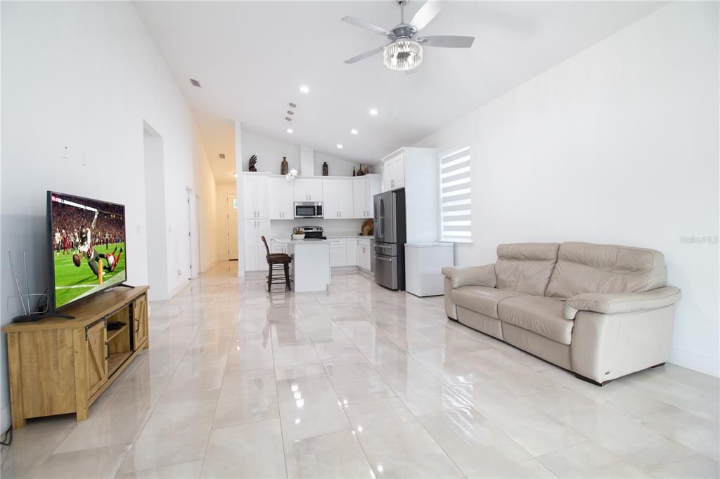En Venta: $565,000 (4 camas, 3 baños, 2174 Pies cuadrados)