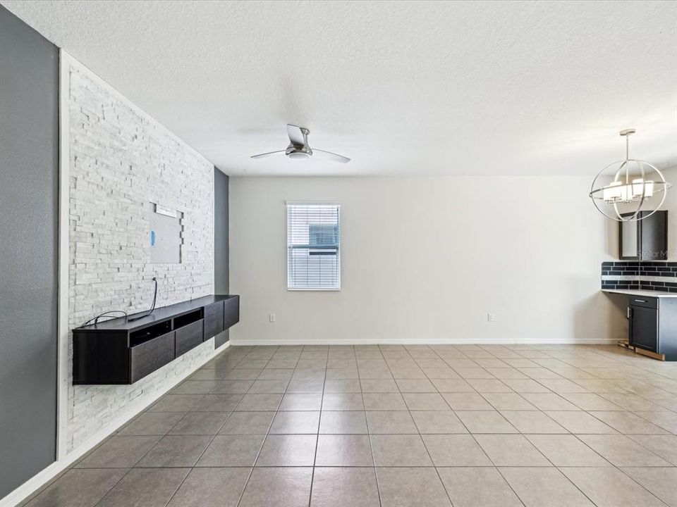 For Rent: $2,495 (3 beds, 2 baths, 1444 Square Feet)