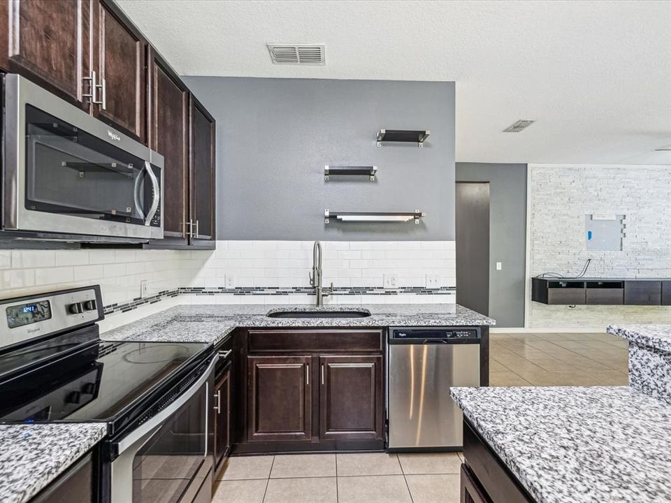 For Rent: $2,495 (3 beds, 2 baths, 1444 Square Feet)