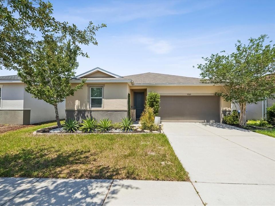 For Rent: $2,495 (3 beds, 2 baths, 1444 Square Feet)