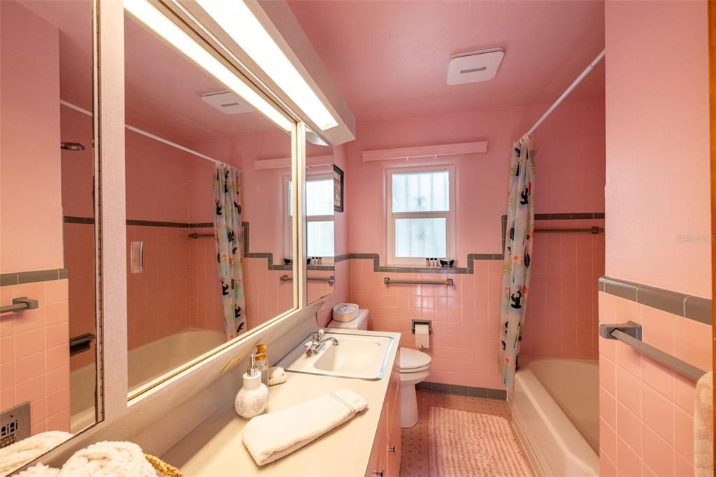 En Renta: $3,250 (2 camas, 1 baños, 1530 Pies cuadrados)