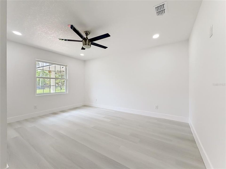 For Sale: $589,000 (4 beds, 3 baths, 2554 Square Feet)