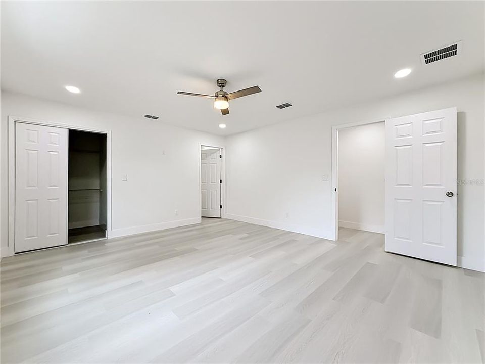 For Sale: $589,000 (4 beds, 3 baths, 2554 Square Feet)