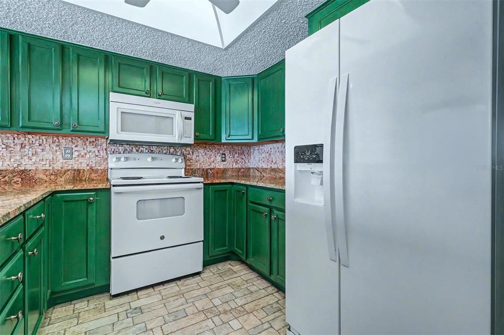 For Sale: $875,000 (2 beds, 2 baths, 1330 Square Feet)