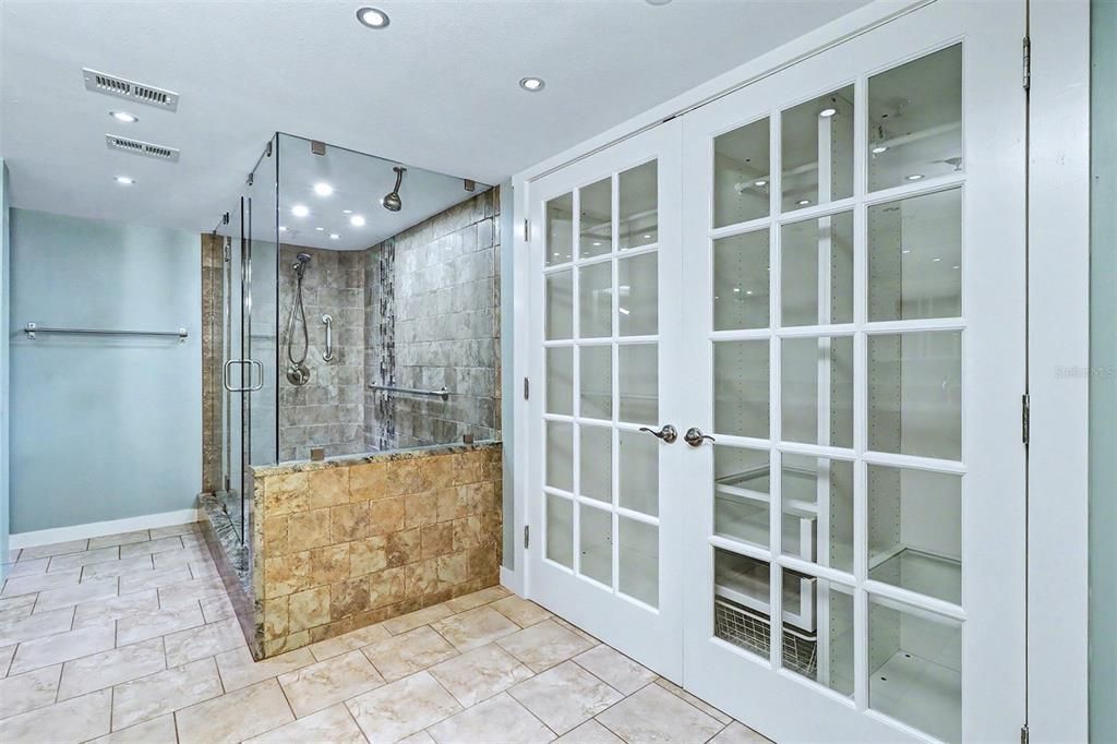 For Sale: $875,000 (2 beds, 2 baths, 1330 Square Feet)