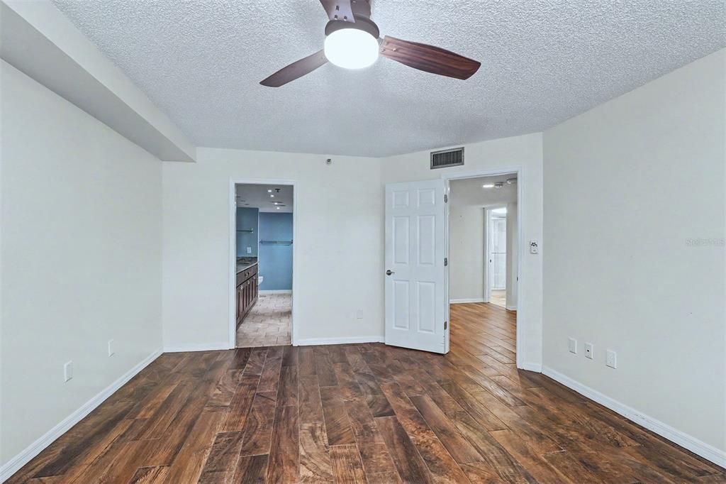 For Sale: $875,000 (2 beds, 2 baths, 1330 Square Feet)
