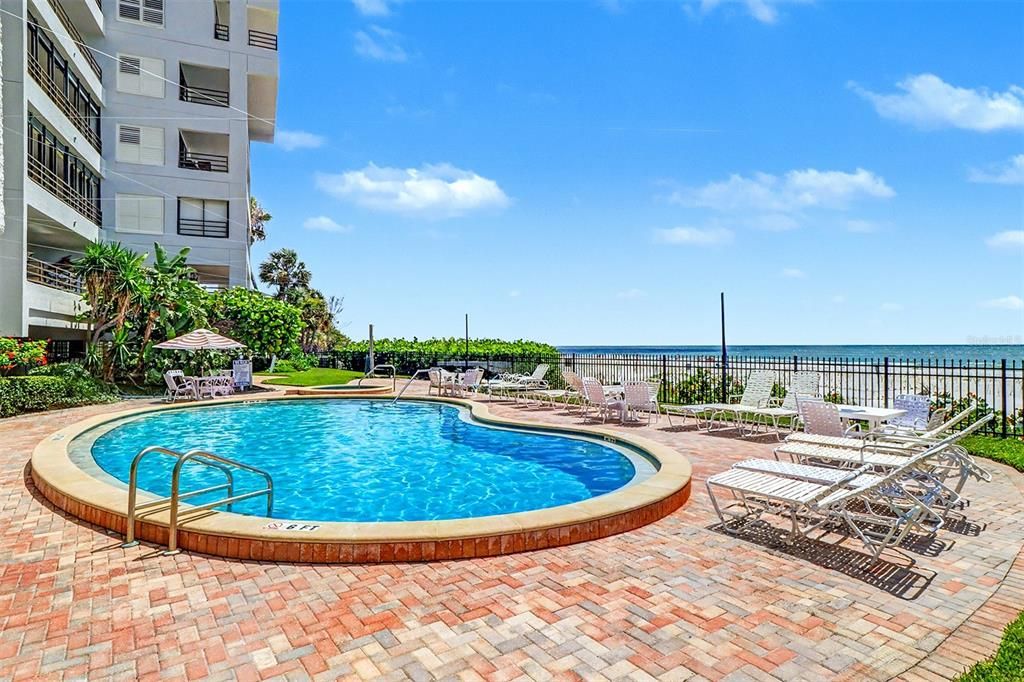 For Sale: $875,000 (2 beds, 2 baths, 1330 Square Feet)