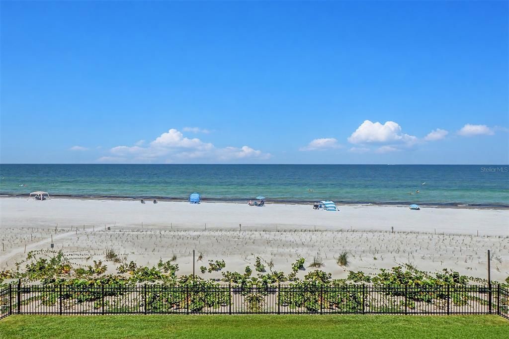 For Sale: $875,000 (2 beds, 2 baths, 1330 Square Feet)