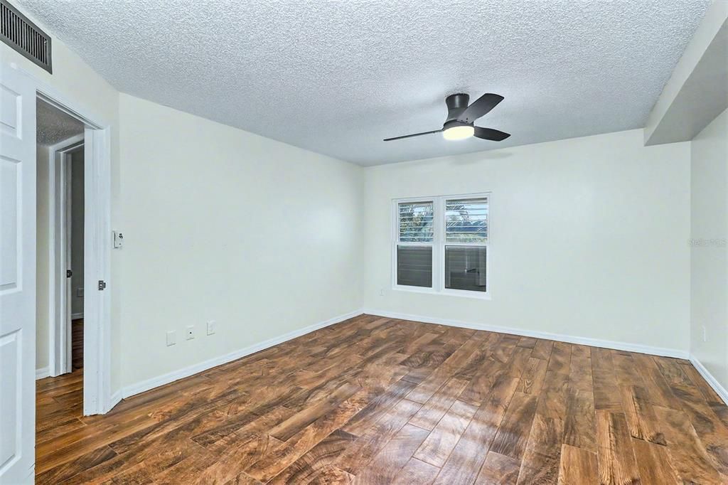 For Sale: $875,000 (2 beds, 2 baths, 1330 Square Feet)