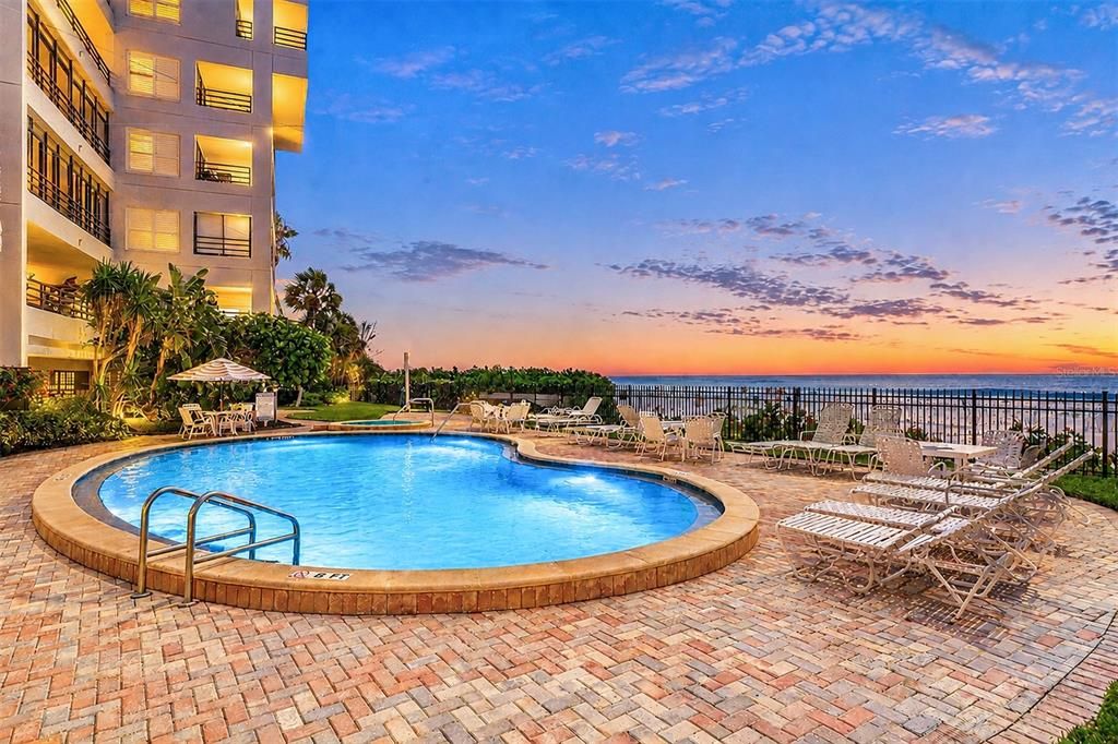For Sale: $875,000 (2 beds, 2 baths, 1330 Square Feet)