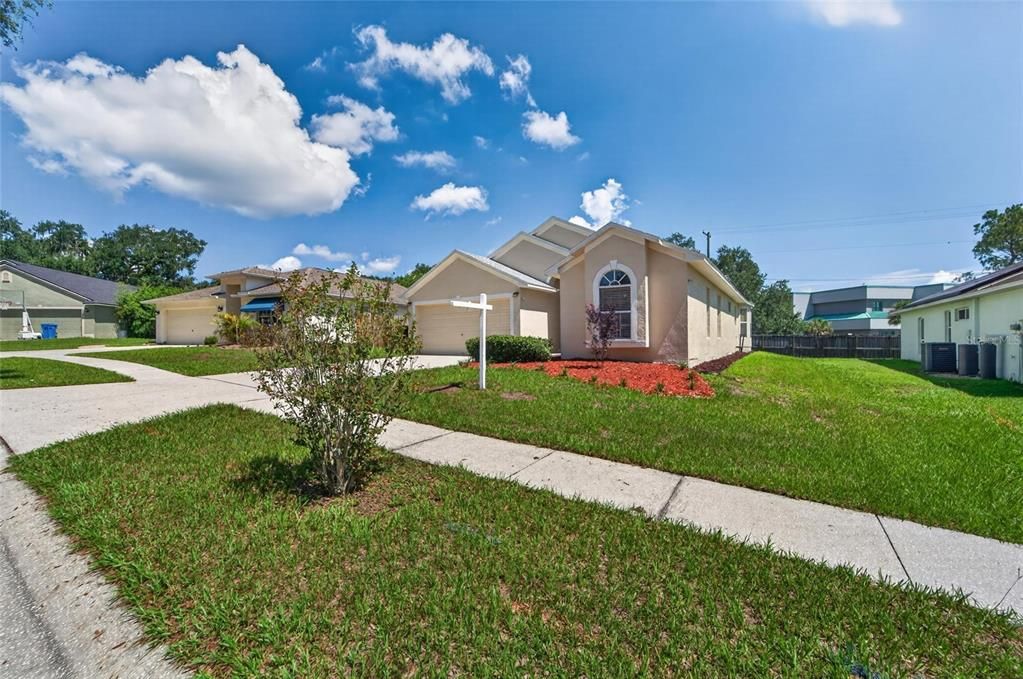 For Sale: $339,900 (3 beds, 2 baths, 1553 Square Feet)