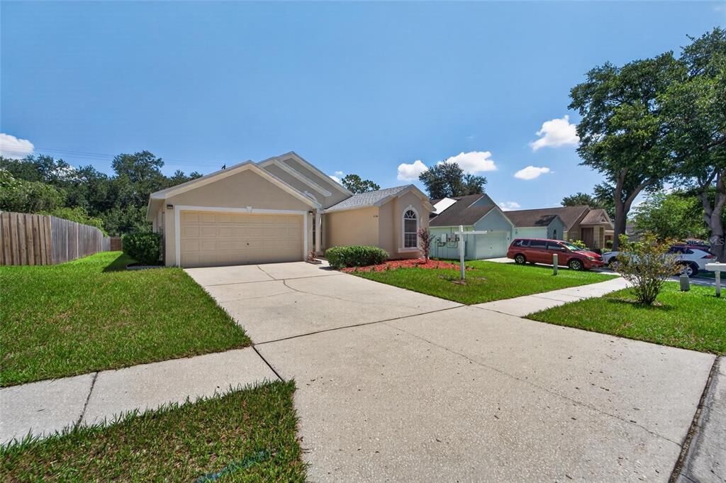 For Sale: $339,900 (3 beds, 2 baths, 1553 Square Feet)