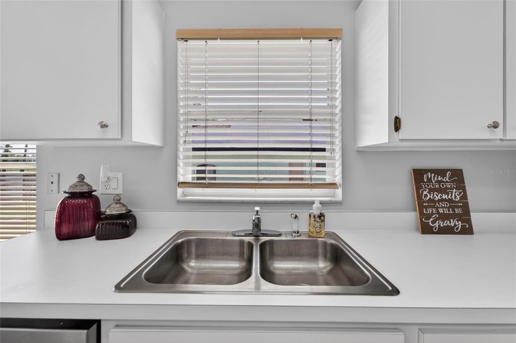For Sale: $339,900 (3 beds, 2 baths, 1553 Square Feet)