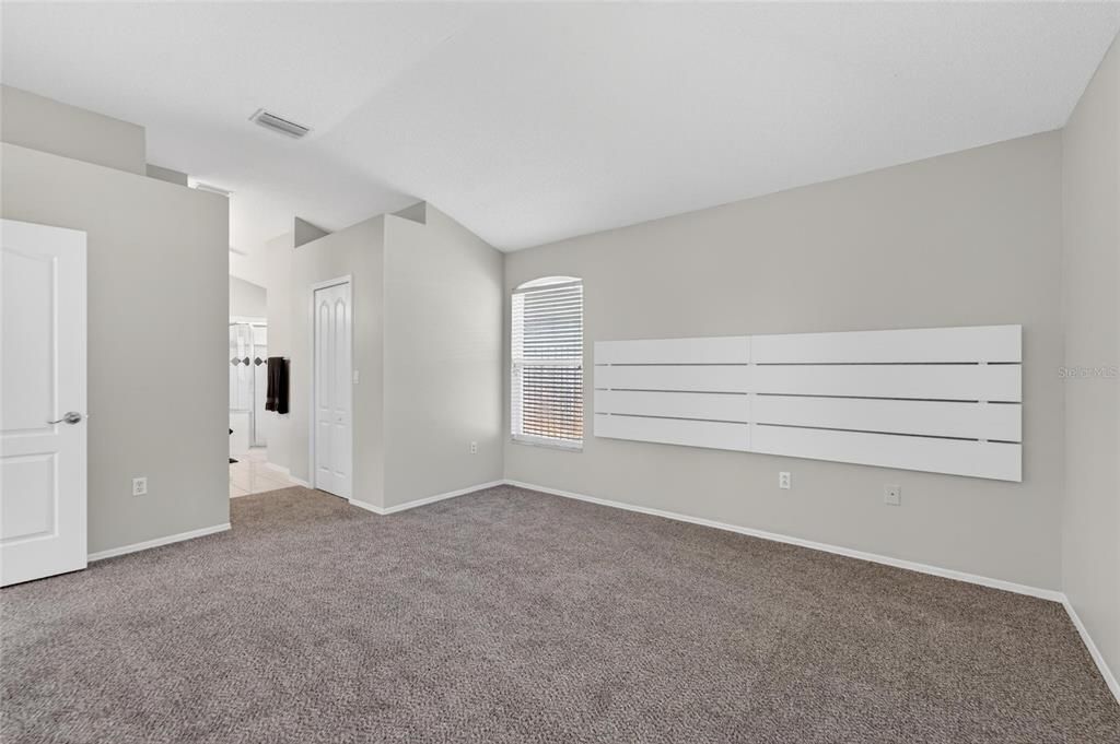 For Sale: $339,900 (3 beds, 2 baths, 1553 Square Feet)