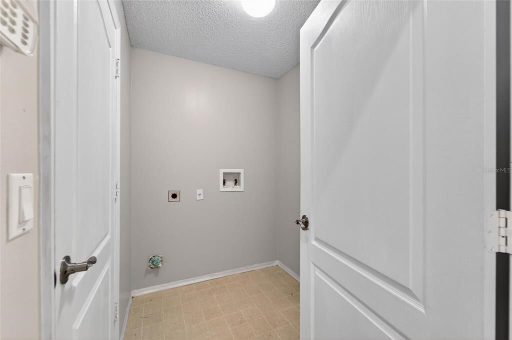 For Sale: $339,900 (3 beds, 2 baths, 1553 Square Feet)