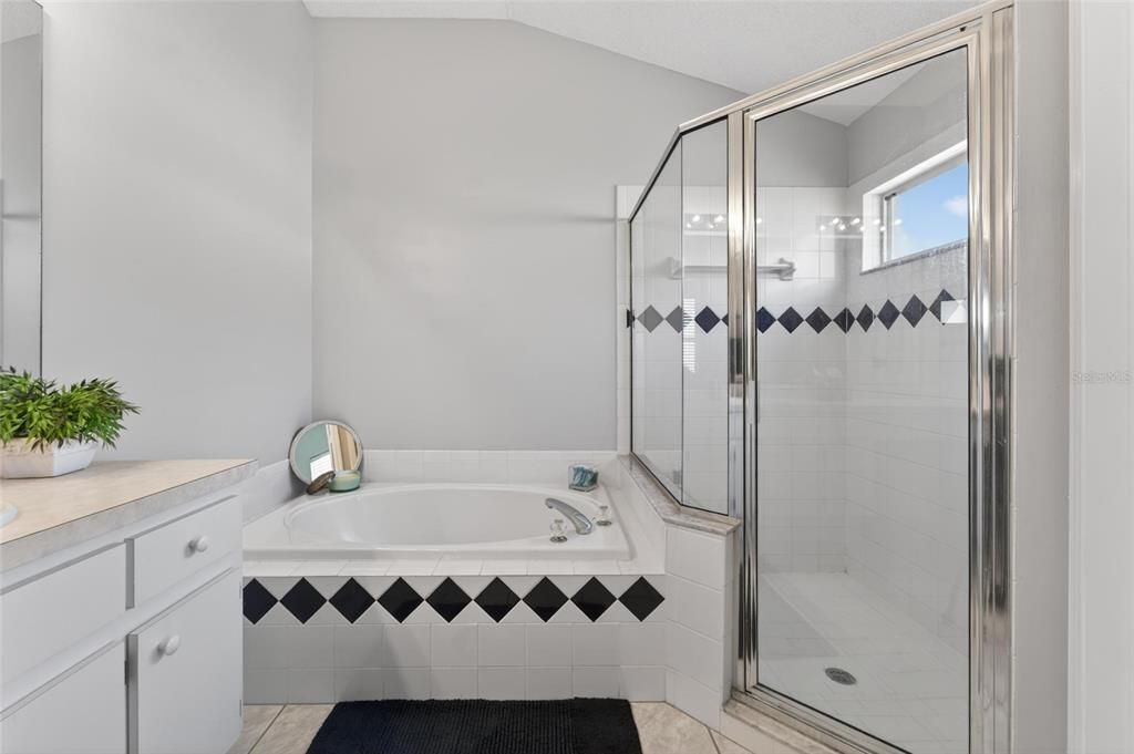 For Sale: $339,900 (3 beds, 2 baths, 1553 Square Feet)