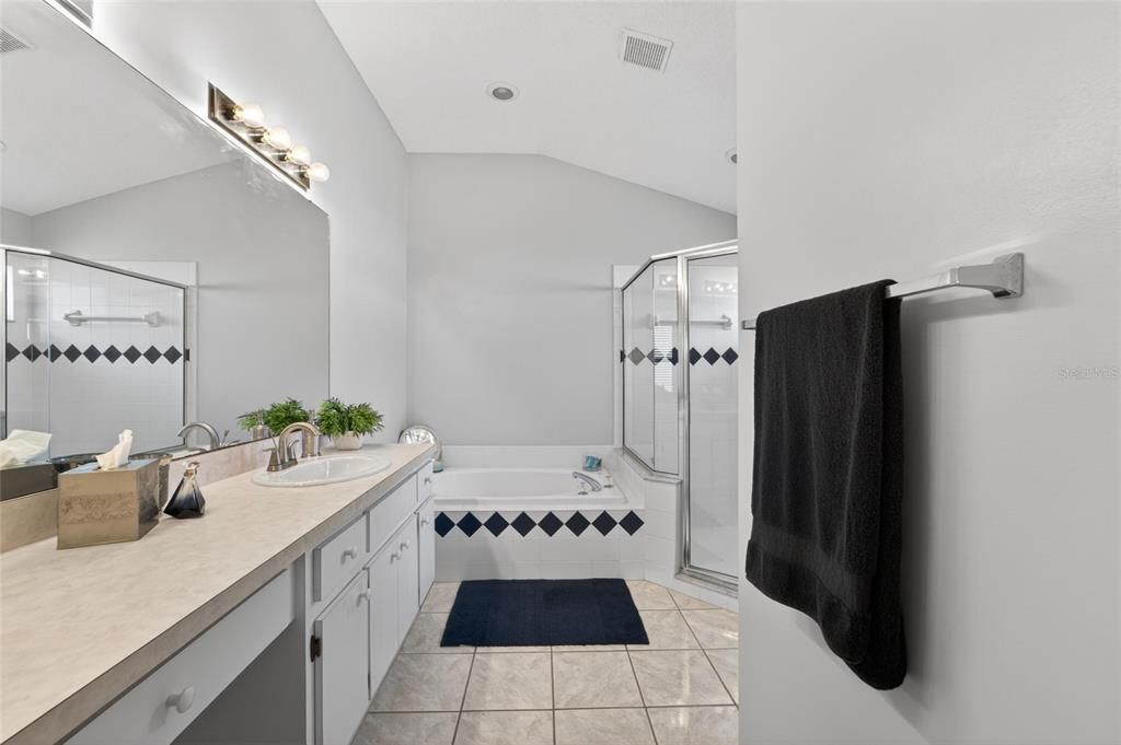 For Sale: $339,900 (3 beds, 2 baths, 1553 Square Feet)