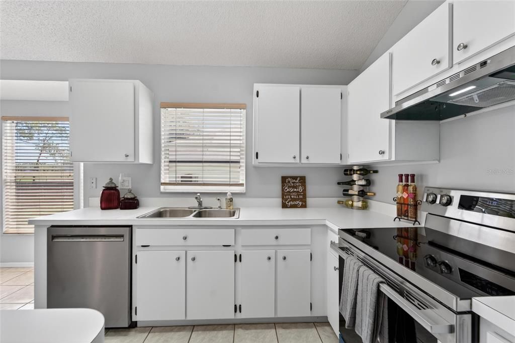 For Sale: $339,900 (3 beds, 2 baths, 1553 Square Feet)