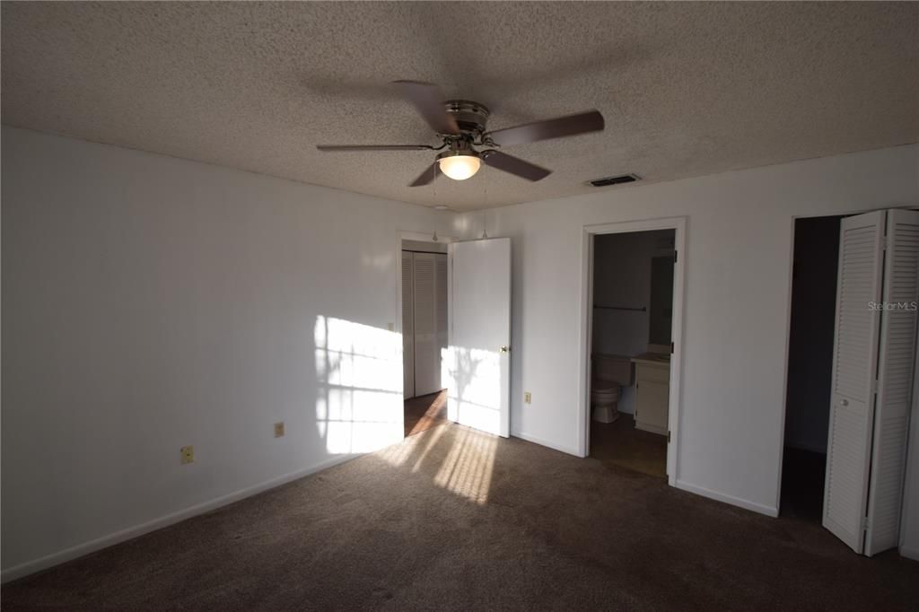 For Sale: $114,900 (2 beds, 1 baths, 662 Square Feet)