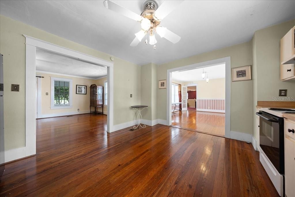 En Venta: $475,000 (3 camas, 2 baños, 2400 Pies cuadrados)