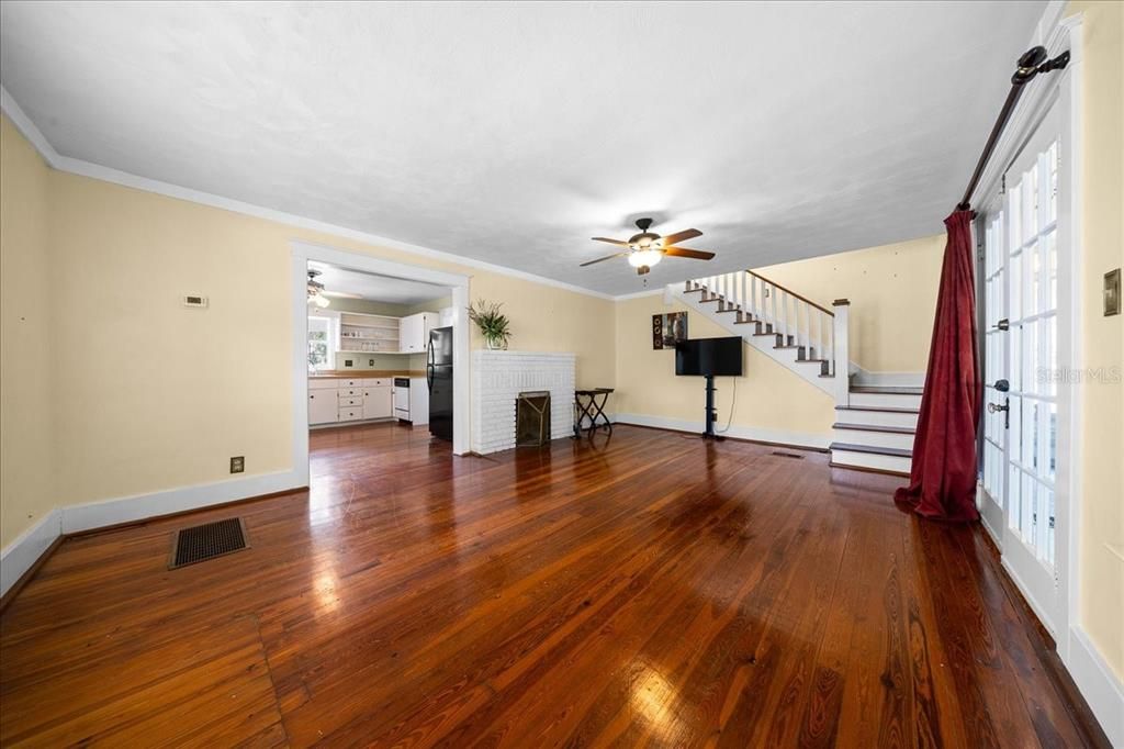 En Venta: $475,000 (3 camas, 2 baños, 2400 Pies cuadrados)