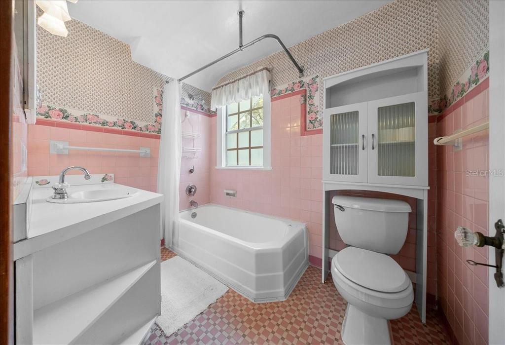 En Venta: $475,000 (3 camas, 2 baños, 2400 Pies cuadrados)