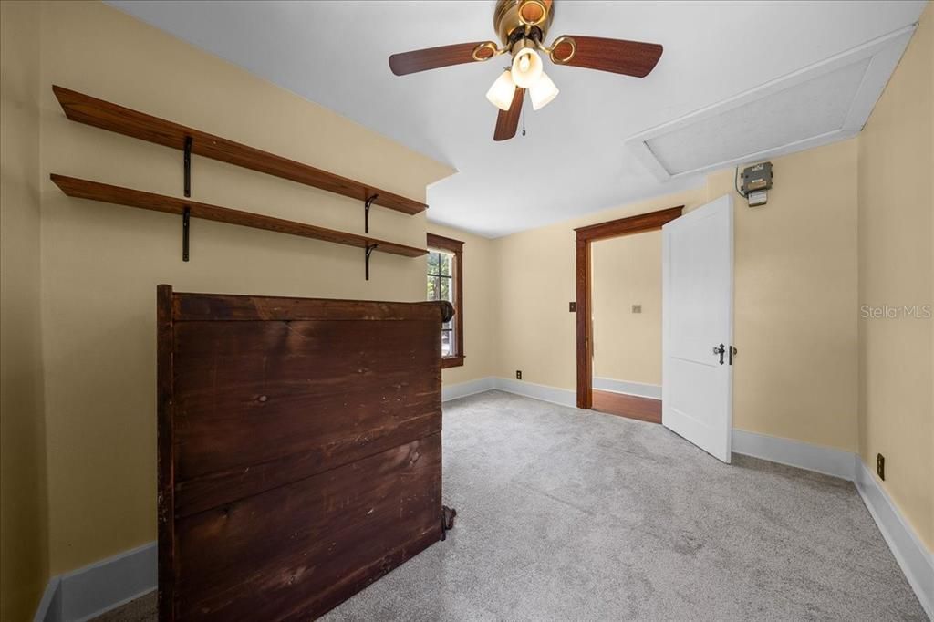En Venta: $475,000 (3 camas, 2 baños, 2400 Pies cuadrados)