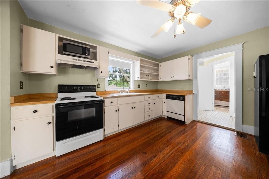 En Venta: $475,000 (3 camas, 2 baños, 2400 Pies cuadrados)
