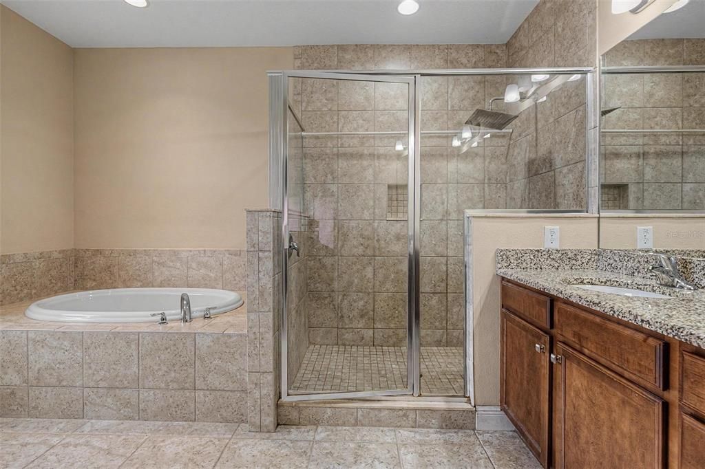 For Sale: $946,000 (5 beds, 3 baths, 3056 Square Feet)