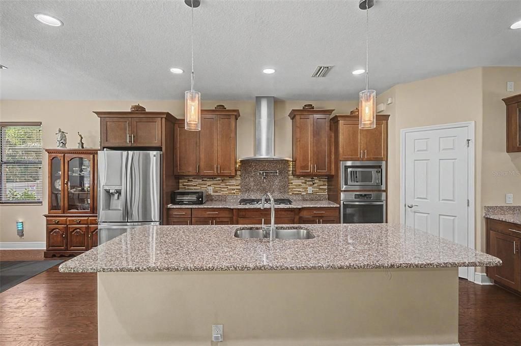 For Sale: $946,000 (5 beds, 3 baths, 3056 Square Feet)