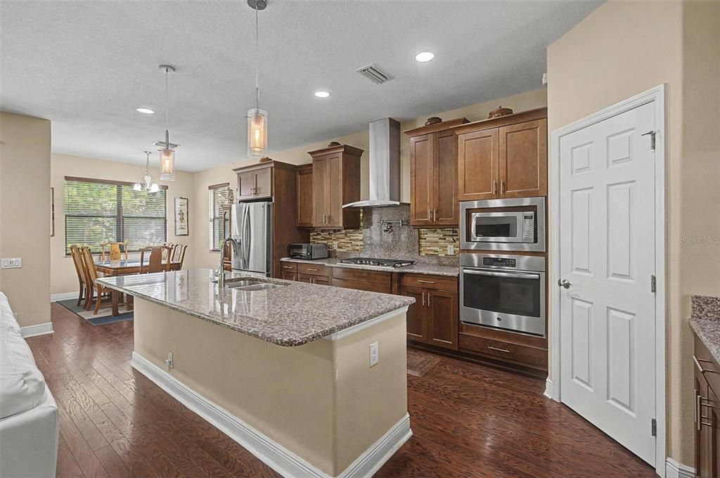 For Sale: $946,000 (5 beds, 3 baths, 3056 Square Feet)