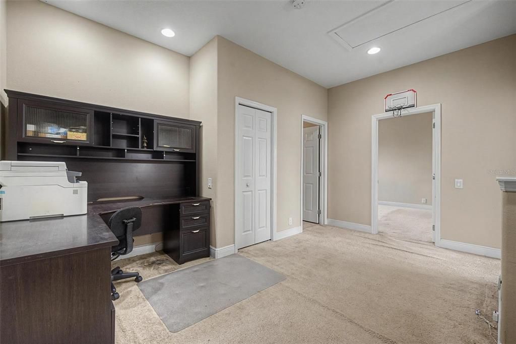 For Sale: $946,000 (5 beds, 3 baths, 3056 Square Feet)