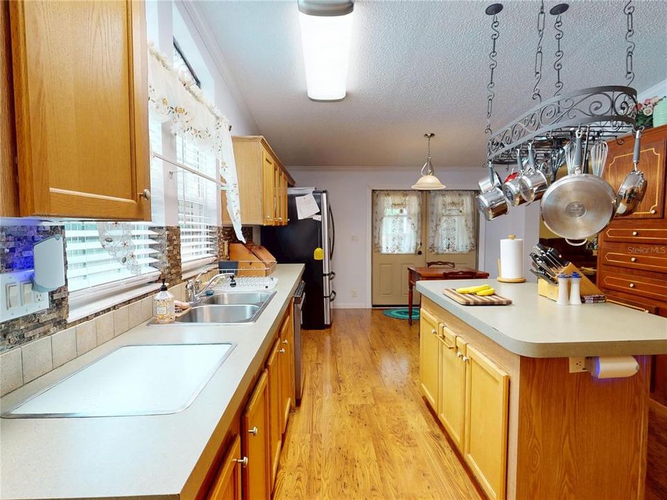 For Sale: $799,000 (4 beds, 3 baths, 2256 Square Feet)