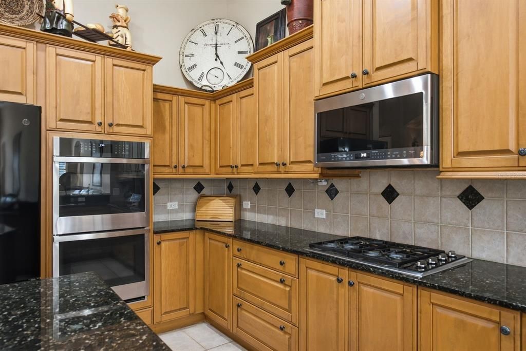 En Venta: $1,099,000 (4 camas, 4 baños, 3875 Pies cuadrados)