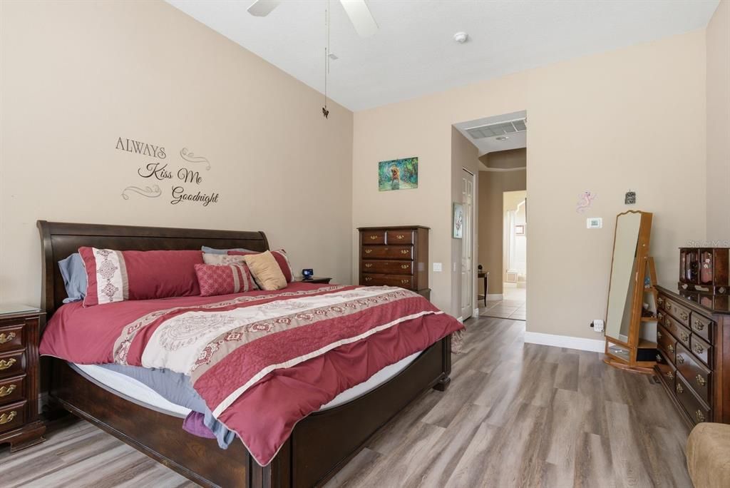En Venta: $1,099,000 (4 camas, 4 baños, 3875 Pies cuadrados)
