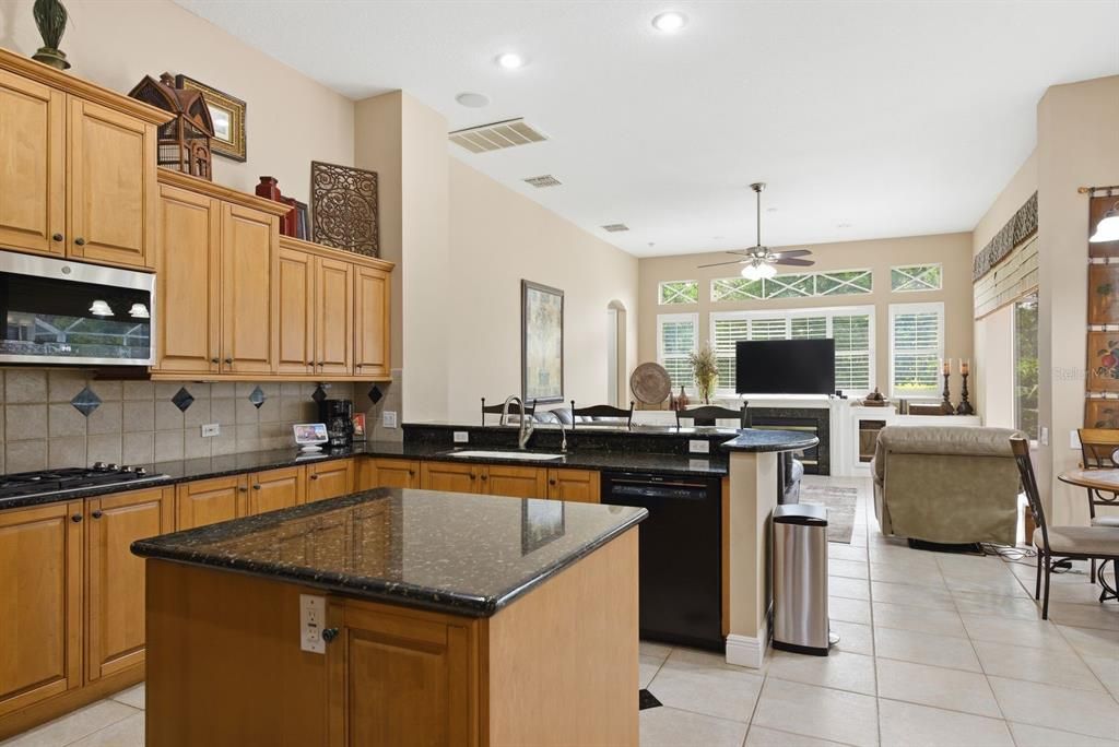 En Venta: $1,099,000 (4 camas, 4 baños, 3875 Pies cuadrados)