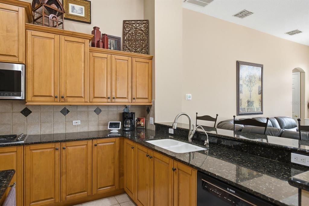 En Venta: $1,099,000 (4 camas, 4 baños, 3875 Pies cuadrados)