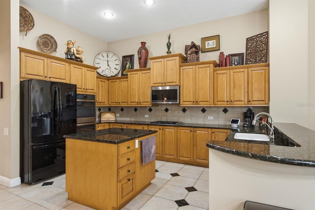 En Venta: $1,099,000 (4 camas, 4 baños, 3875 Pies cuadrados)