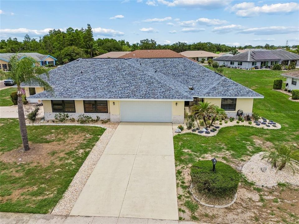 For Sale: $299,990 (2 beds, 2 baths, 1733 Square Feet)