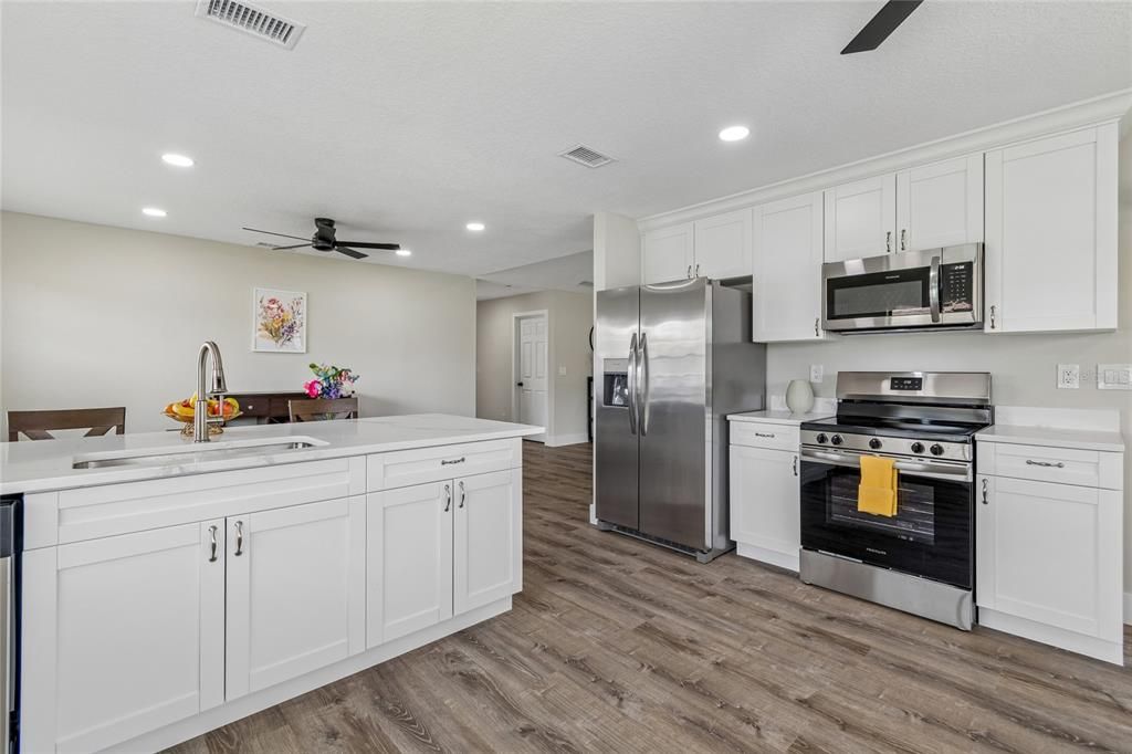 For Sale: $299,990 (2 beds, 2 baths, 1733 Square Feet)