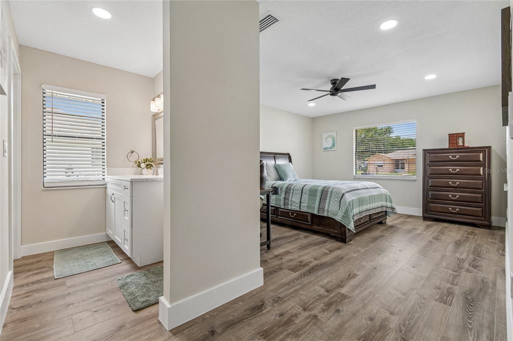 For Sale: $299,990 (2 beds, 2 baths, 1733 Square Feet)