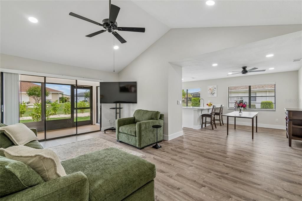 For Sale: $299,990 (2 beds, 2 baths, 1733 Square Feet)
